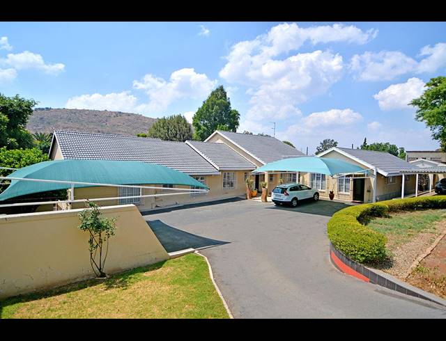 8 BEDROOM HOUSE FOR SALE IN MORNING HILL